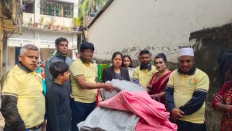 পরানের বরিশালের পক্ষ থেকে শীতার্তদের মাঝে কম্বল বিতরণ করলেন এডিসি উপমা ফারিসা