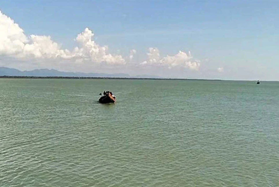 ৮ বছর পর নাফ নদে মাছ ধরার অনুমতি