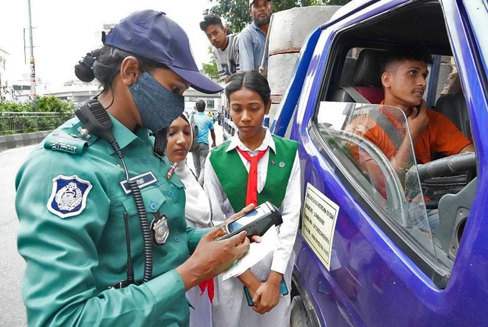 ট্রাফিক আইন লঙ্ঘন : একদিনে ডিএমপির ১৯৫১ মামলা
