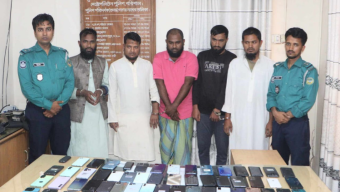 বরিশালে ২৪ ঘন্টায় ৬৪ টি ফোন উদ্ধার আটক-৫: প্রশংসায় ভাসছে পুলিশ