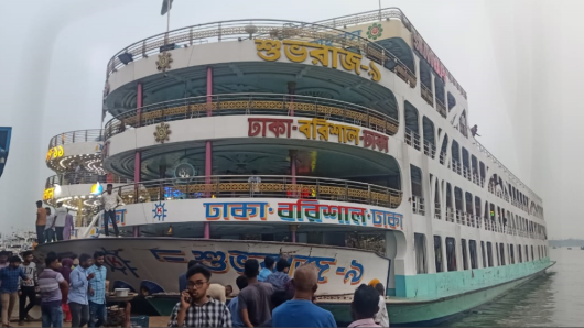 ঢাকা-বরিশাল নৌ রুটে মালিক সমিতি ও বন্দর কর্মকর্তার যোগসাজে চলছে দুটি লঞ্চ