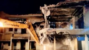 খুলনার ময়লাপোতা শেরেবাংলা রোডের শেখবাড়ি গুড়িয়ে দিল ছাত্র-জনতা