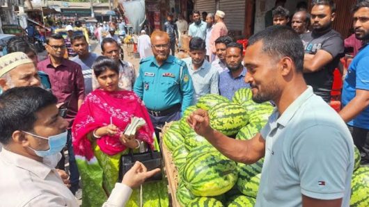 বরিশালে ভোক্তা অধিকারের অভিযানে ৬ প্রতিষ্ঠানকে জরিমানা