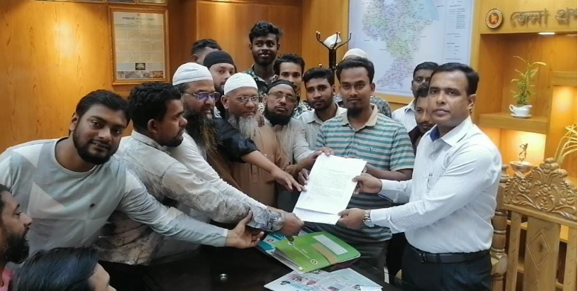 বেলতলা খেয়াঘাটের ইজারা বাতিলের দাবিতে স্বারকলিপি প্রদান