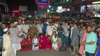 বরিশালের মহাসড়কে ঘণ্টাব্যাপী বিক্ষোভ,আছিয়া ধর্ষণ-হত্যার প্রতিবাদে