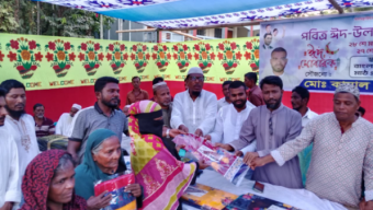 কাজীরহাটে পবিত্র ঈদুল ফিতর উপলক্ষে ঈদ বস্তু বিতরণ।