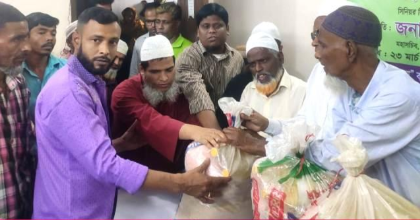 বরিশালে দৃষ্টি প্রতিবন্ধীদের মাঝে ঈদ উপহার বিতরণ