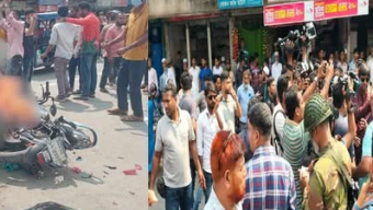 বরিশালে ছাত্রদল নেতার হামলায় দুই সাংবাদিক আহত’ মোটরসাইকেল আগুন