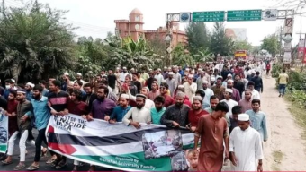 গাজায় ইসরায়েলের গণহত্যার প্রতিবাদে বরিশাল বিশ্ববিদ্যালয়ে বিক্ষোভ