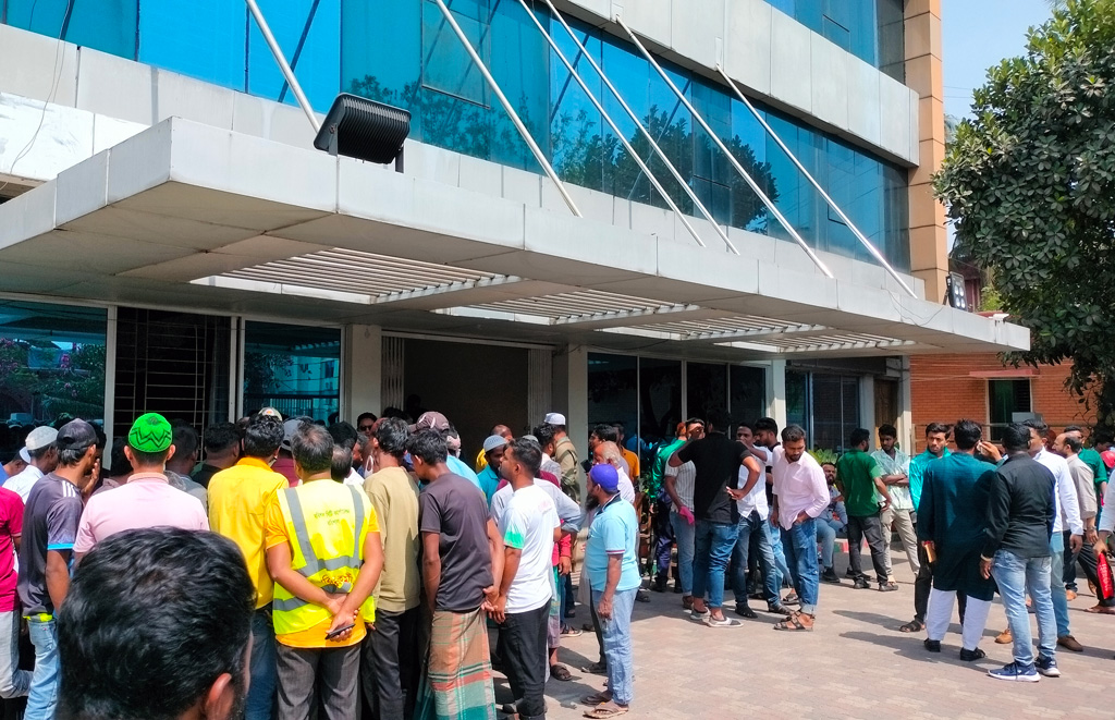 হাট-বাজার ইজারা নিয়ে বরিশাল নগর ভবনে দিনভর হট্টগোল