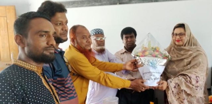 নয়ানী মাধ্যমিক বিদ্যালয়ের সভাপতিকে বরণ করে নিলেন শিক্ষক-শিক্ষার্থীরা