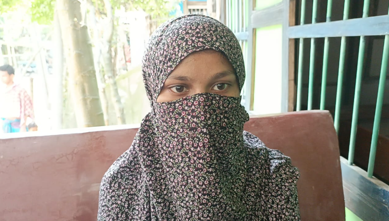বরিশালে তালাকপ্রাপ্ত স্ত্রীর পুনরায় বিয়ের দাবীতে স্বামীর বাড়িতে অনশন