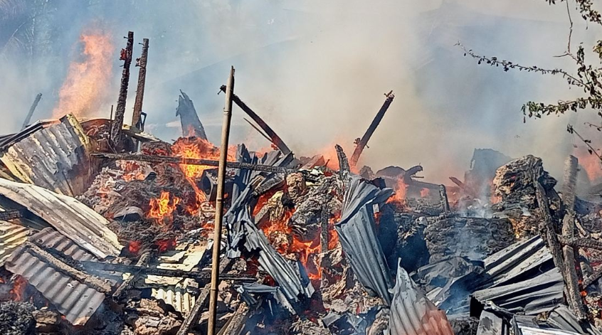 কাউখালীতে ভয়াবহ অগ্নিকাণ্ডে দুইটি ঘর পুড়ে ছাই