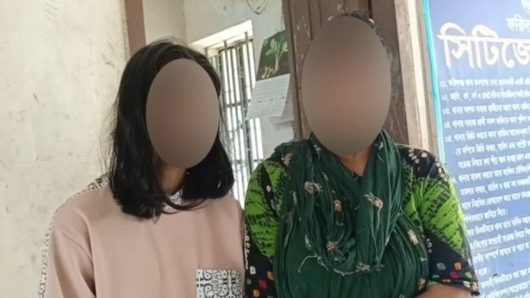 টিকটকে পরিচয়ে দুই কিশোরীর প্রেম, পুলিশে দিল পরিবার