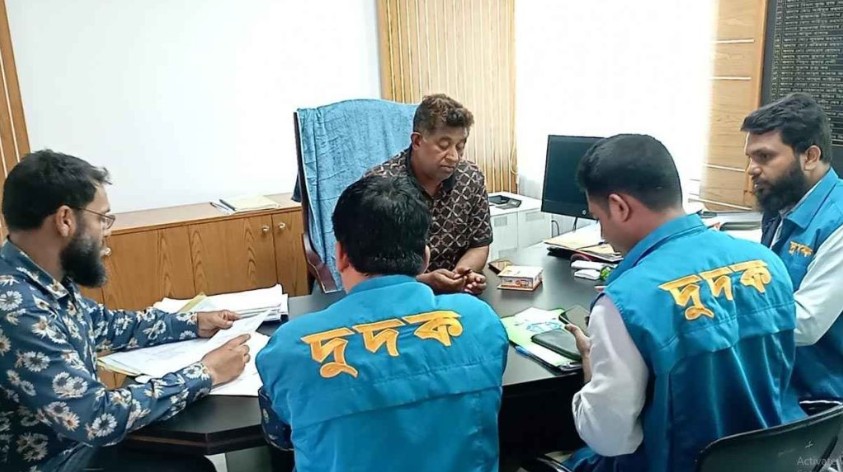 নাজিরপুরে এলজিইডি প্রকৌশলীর কার্যালয়ে দুদকের অভিযান