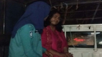 বরিশাল বিশ্ববিদ্যালয়ে নিষিদ্ধ সংগঠনের নেত্রীকে পুলিশে দিল ছাত্রদল