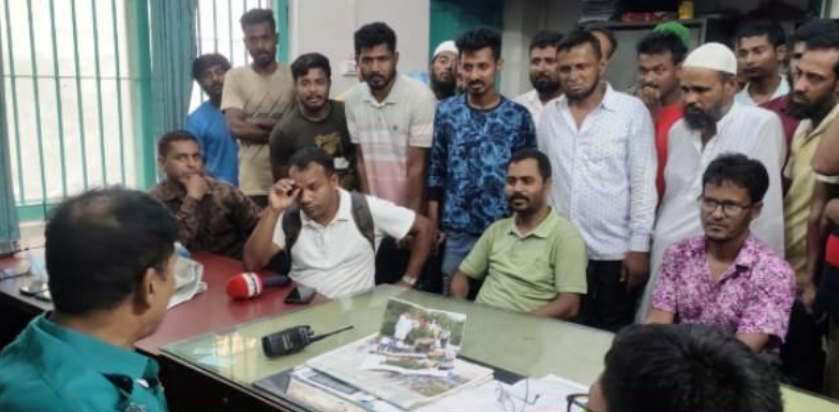 আ.লীগের দোসর উজ্জ্বলের বিরুদ্ধে বরিশাল ট্রাফিক অফিসে অভিযোগ