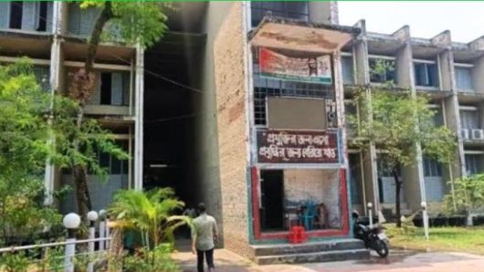 ছয় দফা দাবিতে বরিশাল পলিটেকনিক ইনস্টিটিউটের শিক্ষার্থীদের শাটডাউন কর্মসূচি