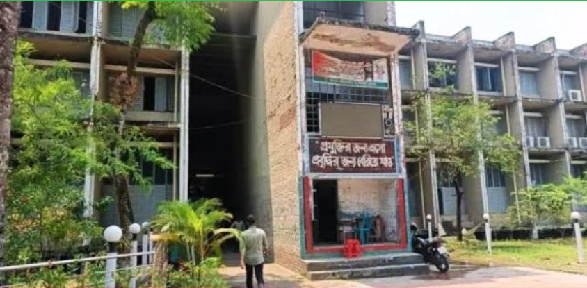 ছয় দফা দাবিতে বরিশাল পলিটেকনিক ইনস্টিটিউটের শিক্ষার্থীদের শাটডাউন কর্মসূচি