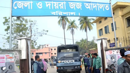 বরিশালে আদালতের বারান্দায় প্রজন্ম থেকে প্রজন্ম ঘুরেও মেলে না রায়