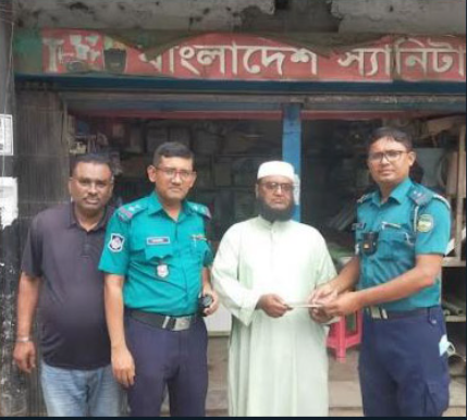 কুড়িয়ে পাওয়া মোবাইল হস্তান্তর করেন বিএমপি সার্জেন্ট সিদ্দিক