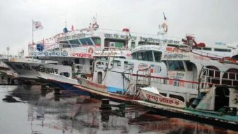 বৈরী আবহাওয়ায় বরিশালের অভ্যন্তরীণ রুটের লঞ্চ চলাচল বন্ধ