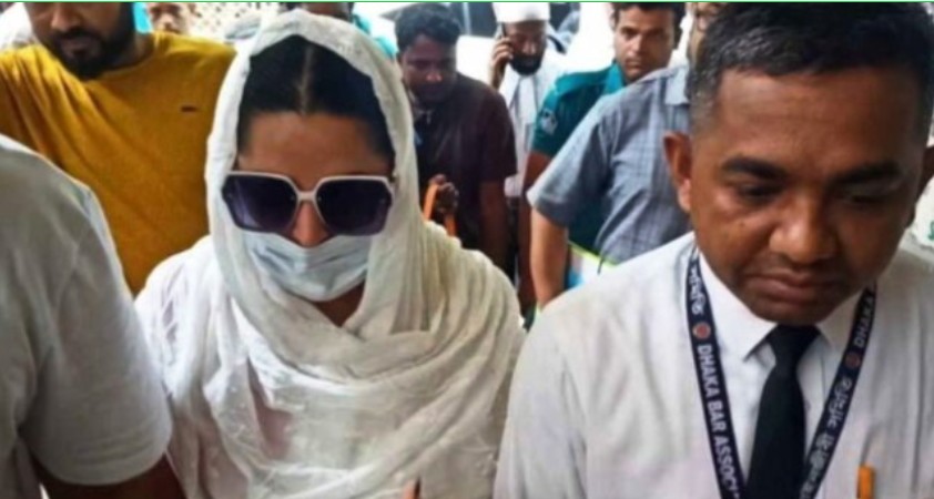 আদালতে চিত্রনায়িকা পরীমনি, সাংবাদিকদের বললেন বৃষ্টি উপভোগ করতে