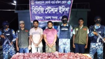 বরিশালে যাত্রীবাহী লঞ্চ থেকে ৪৫ কেজি হরিণের মাংসসহ দুই পাচারকারী আটক