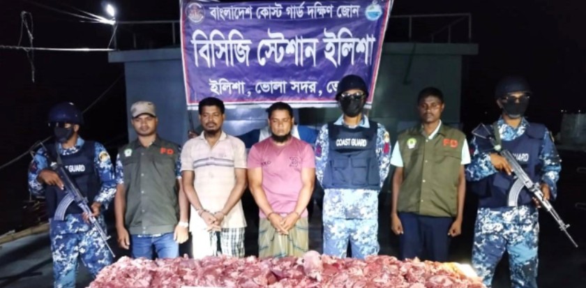 বরিশালে যাত্রীবাহী লঞ্চ থেকে ৪৫ কেজি হরিণের মাংসসহ দুই পাচারকারী আটক