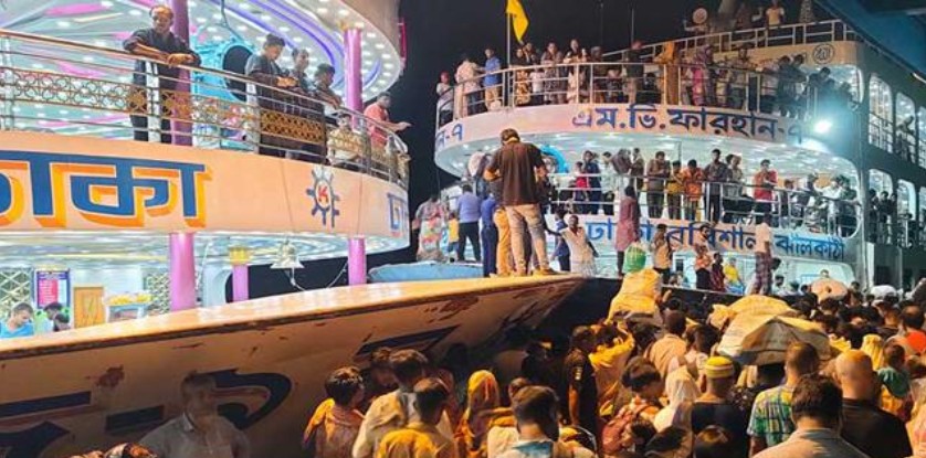 পবিত্র ঈদুল আজহার ছুটি শেষে ঢাকামুখী যাত্রীদের ঢল নেমেছে বরিশালের লঞ্চ ও বাস টার্মিনালে