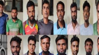 বরিশালে চরের মাটি অবৈধভাবে কেটে নেওয়ার অভিযোগে ৬ ট্রলারসহ আটক ১৪ শ্রমিক