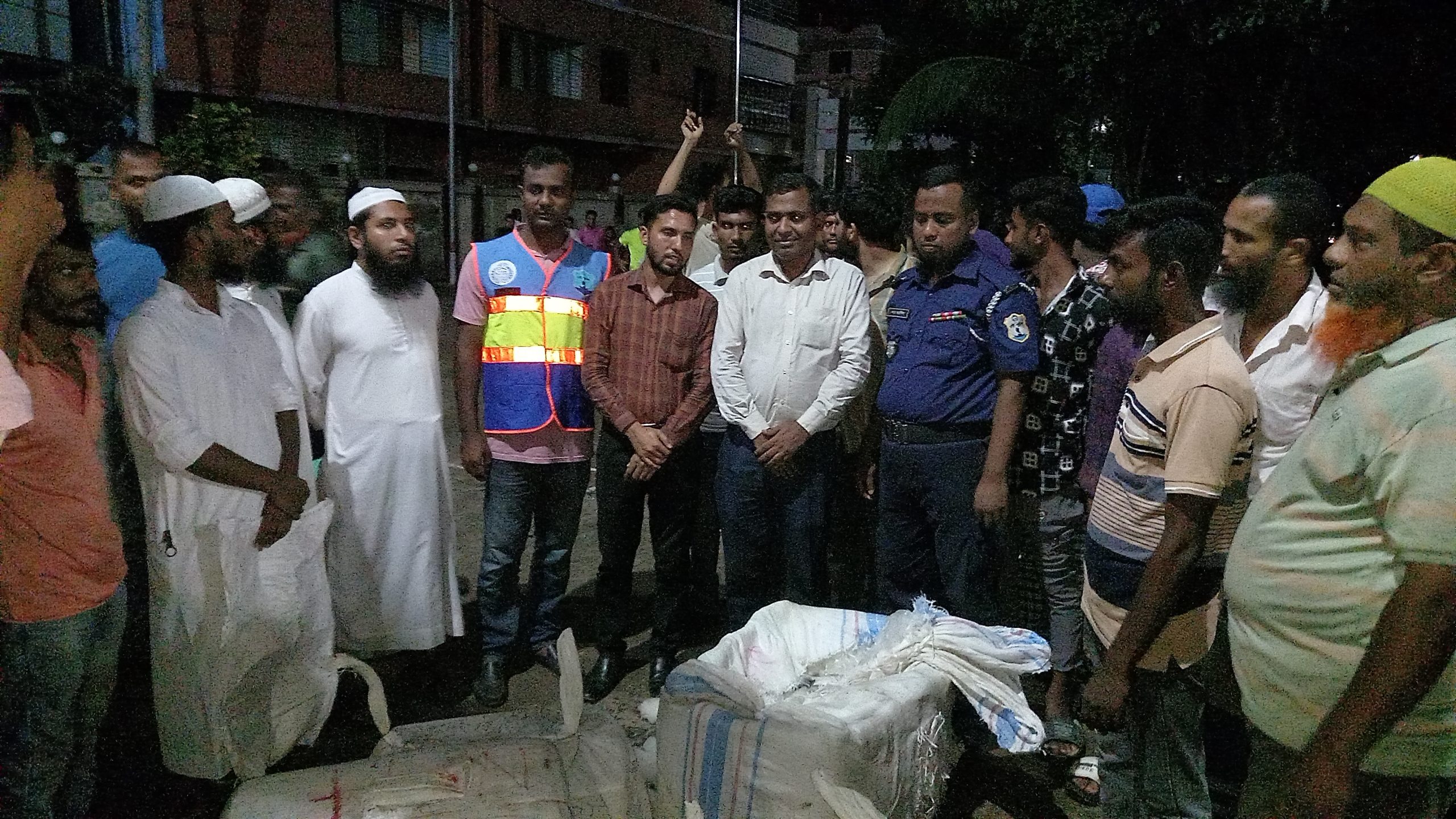বরিশালে যাত্রীবাহী বাসে তল্লাশী করে (১২ মন) জাটকা জব্দ