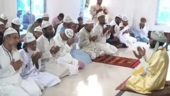সৌদির সঙ্গে মিল রেখে বরিশালে ঈদ উদযাপন