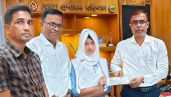 মানবিক সাজ্জাদ ছুটছেন দুর্বার