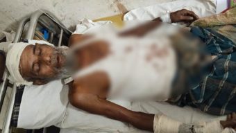 বরিশালে চাঁদার দাবিতে বৃদ্ধকে কুপিয়ে জখম, অভিযোগ দেয়ায় থানার মধ্যে ফের হামলা