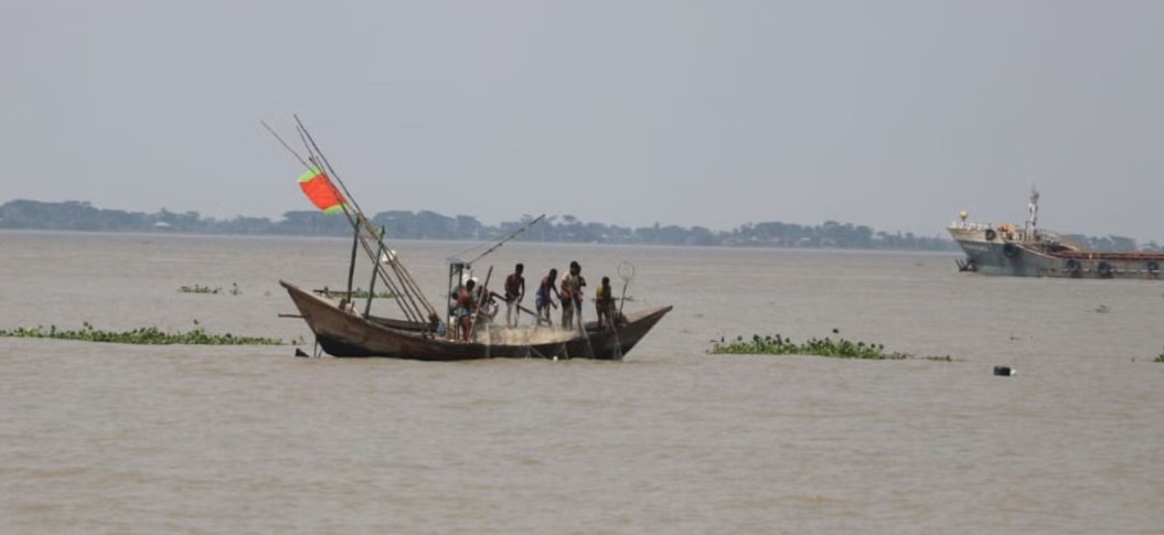 ভোলায় ঋণের জালে আটকা পড়েছেন লক্ষাধিক জেলে,জালে নেই ইলিশ