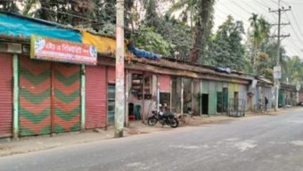 ভোলায় খাল দখল করে পৌর মার্কেট, জলাবদ্ধতায় ভোগান্তিতে ব্যবসায়ীরা