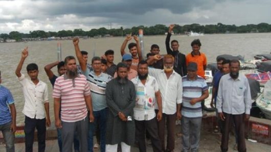 বরিশাল-ভোলা নৌরুটের স্পিডবোট চালকদের ধর্মঘট, ভোগান্তিতে যাত্রীরা