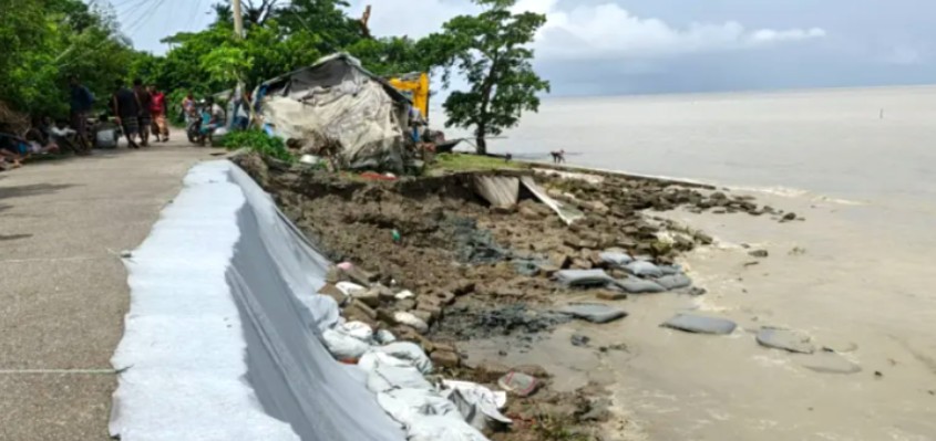 ভোলায় ফের বাঁধে ভাঙন, অগ্রগতি নেই বরাদ্দের কাজেও