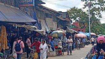 বরিশাল আবাসিক হোটেলগুলাতে দেহব্যবসা বন্ধের দাবিতে পুলিশ কমিশনারকে স্মারকলিপি