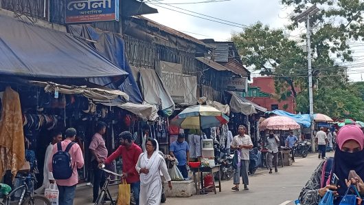 বরিশাল আবাসিক হোটেলগুলাতে দেহব্যবসা বন্ধের দাবিতে পুলিশ কমিশনারকে স্মারকলিপি