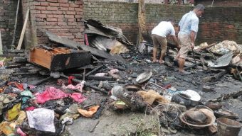 বরিশালে গ্যাস সিলেন্ডার বিস্ফোরণে বসতঘর পুড়ে ছাই, গৃহবধূ দগ্ধ