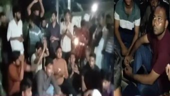 বরিশাল কোতয়ালী মডেল থানার সামনে ছাত্র-জনতার অবস্থান ধর্মঘট
