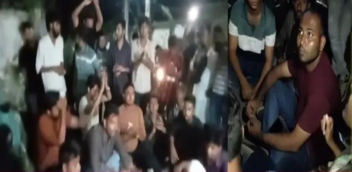 বরিশাল কোতয়ালী মডেল থানার সামনে ছাত্র-জনতার অবস্থান ধর্মঘট