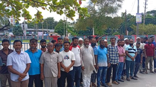 বরিশালে এ্যাম্বুলেন্স পার্কিং দাবিতে মালিক-শ্রমিকদের ধর্মঘট