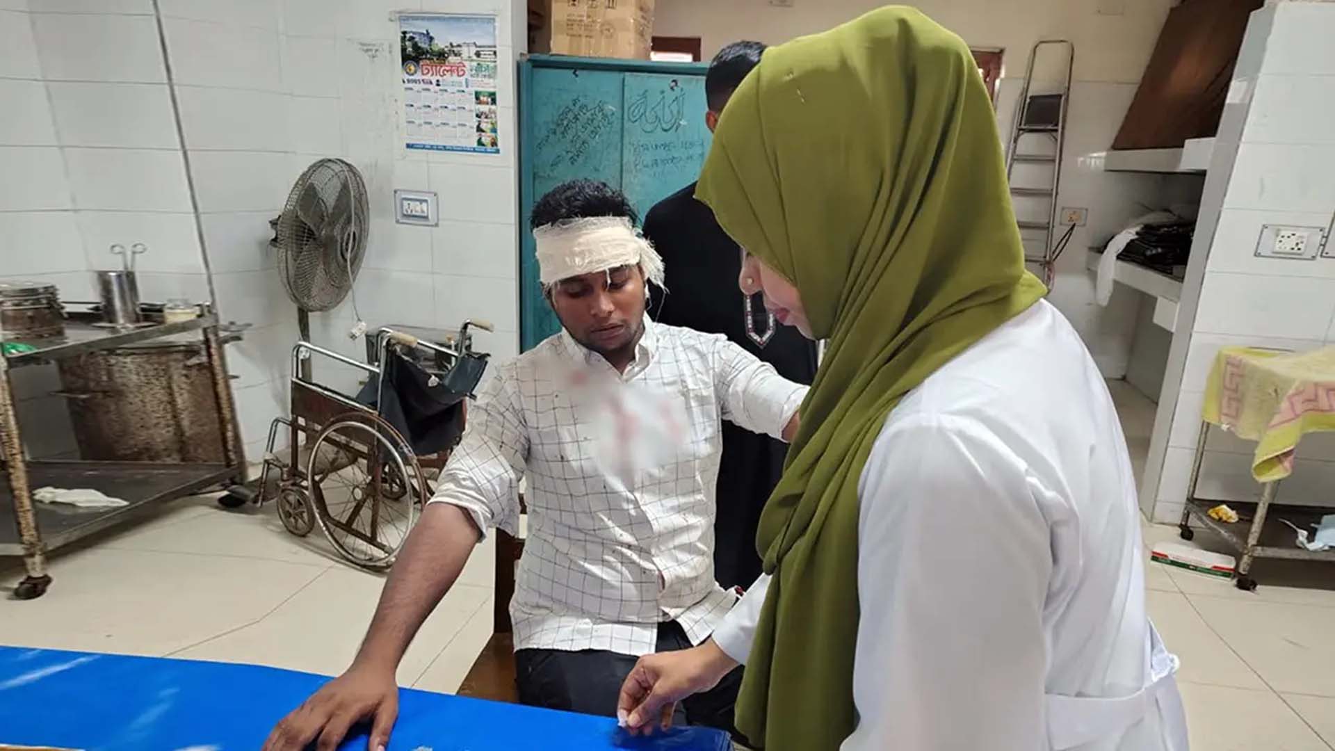 বরিশালে ছাত্রদল নেতাদের হামলায় ২ সাংবাদিক আহত