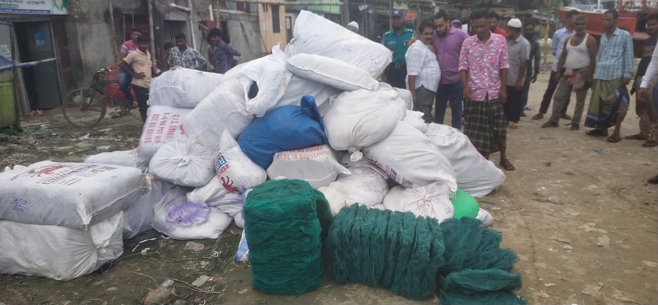 বরিশালে এনএসআই’র তথ্য সূত্রে ভ্রাম্যমাণ ম্যাজিস্ট্রেট অভিযান: নিষিদ্ধ চায়না জাল উদ্ধার