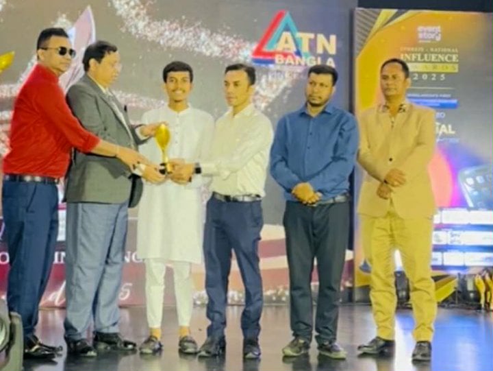 ন্যাশনাল ইনফ্লুয়েন্স অ্যাওয়ার্ড পেলেন বরিশালের কৃতি সন্তান সিফাত