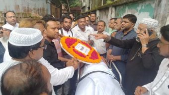 সাংবাদিক আরিফিন তুষারের মরদেহে কালবেলা পরিবারের শ্রদ্ধা