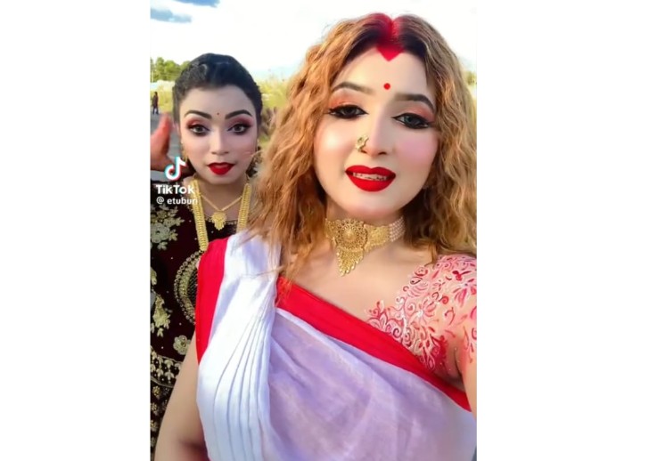 বরিশালে মুসলিম মেয়েকে দূর্গা’র সাজ,ইসলাম ধর্মকে অবমাননা (পর্ব-১